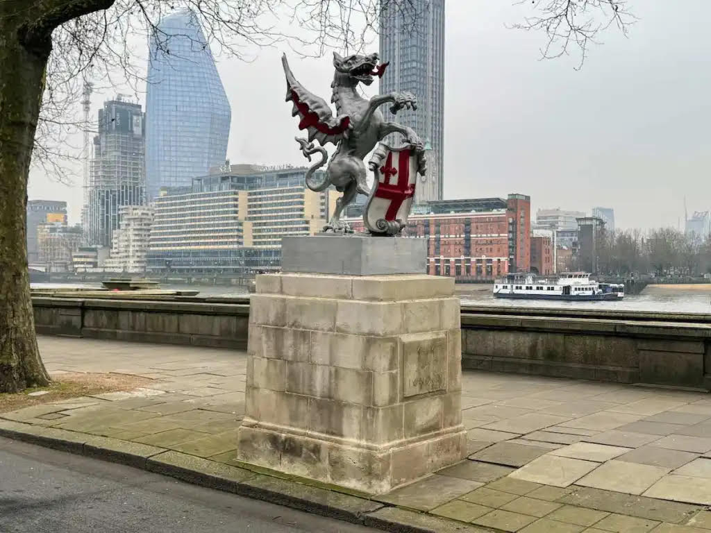La Historia Detrás De Los Dragones En La City De Londres. Fuente: Living London History